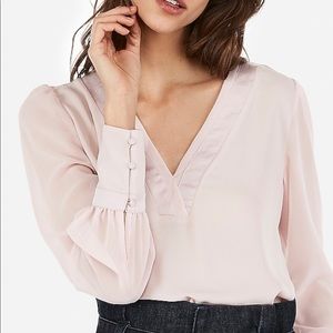 Express mesh sleeve V-Neck Top